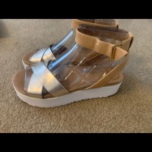 UGG Tipton Metallic Sandal